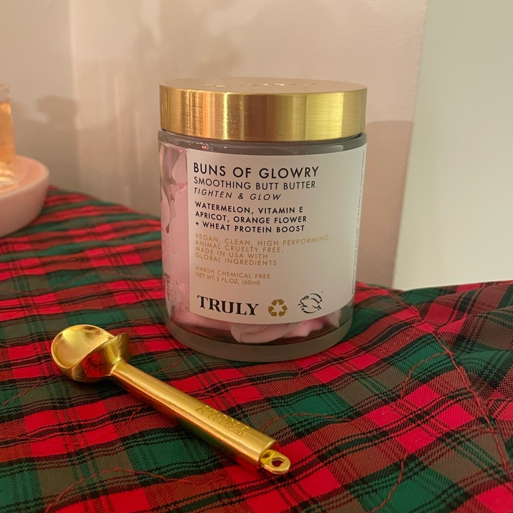 Truly Buns of Glowry Smoothing Butt Butter
